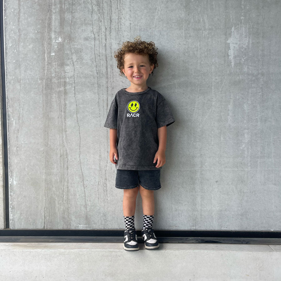 tshirt_cotone_girocollo_bambino_indossata tshirt_cotone_girocollo_bambino_indossata