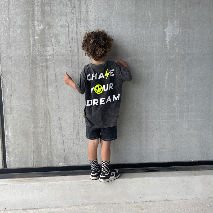 tshirt_cotone_girocollo_bambino_indossata tshirt_cotone_girocollo_bambino_indossata