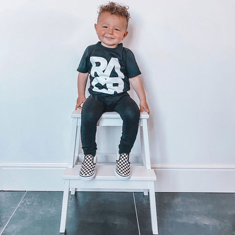 tshirt_cotone_girocollo_bambino_indossata tshirt_cotone_girocollo_bambino_indossata