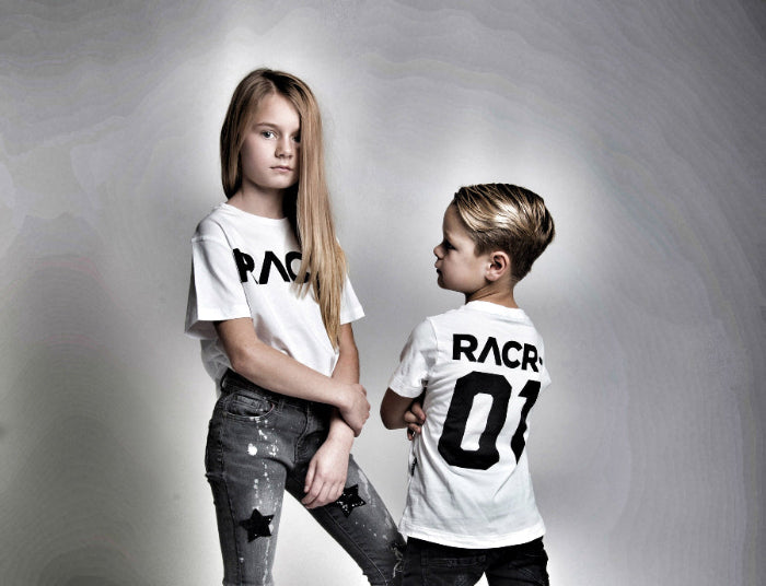 tshirt_cotone_girocollo_bambino_indossata