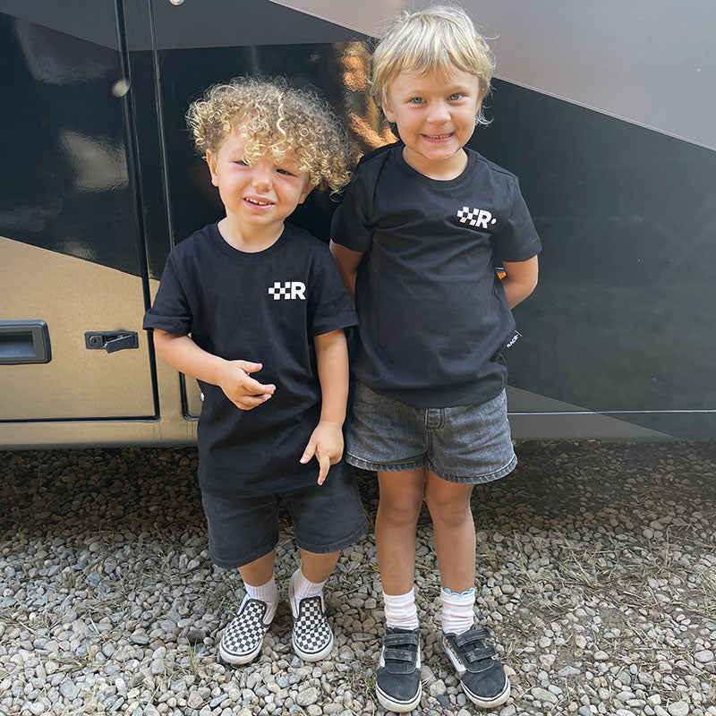 tshirt_cotone_girocollo_bambino_indossata