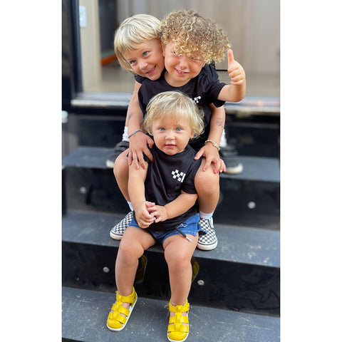 tshirt_cotone_girocollo_bambino_indossata