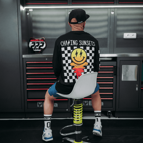Maglia Nera a Maniche Lunghe Unisex – Chasing Sunsets