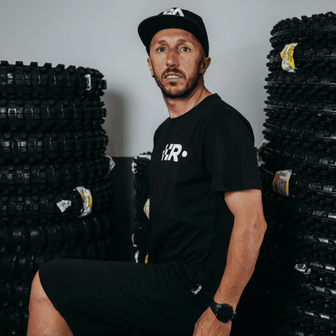 Maglia Nera a Maniche Corte Unisex - Bandiera a Scacchi