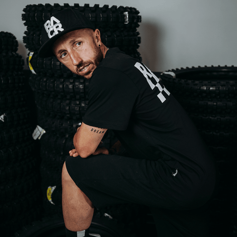 Maglia Nera a Maniche Corte Unisex - Bandiera a Scacchi