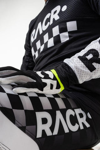 completo tecnico da moto RACR•
