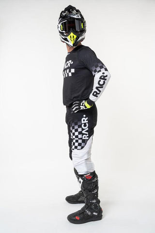 completo tecnico da moto RACR•